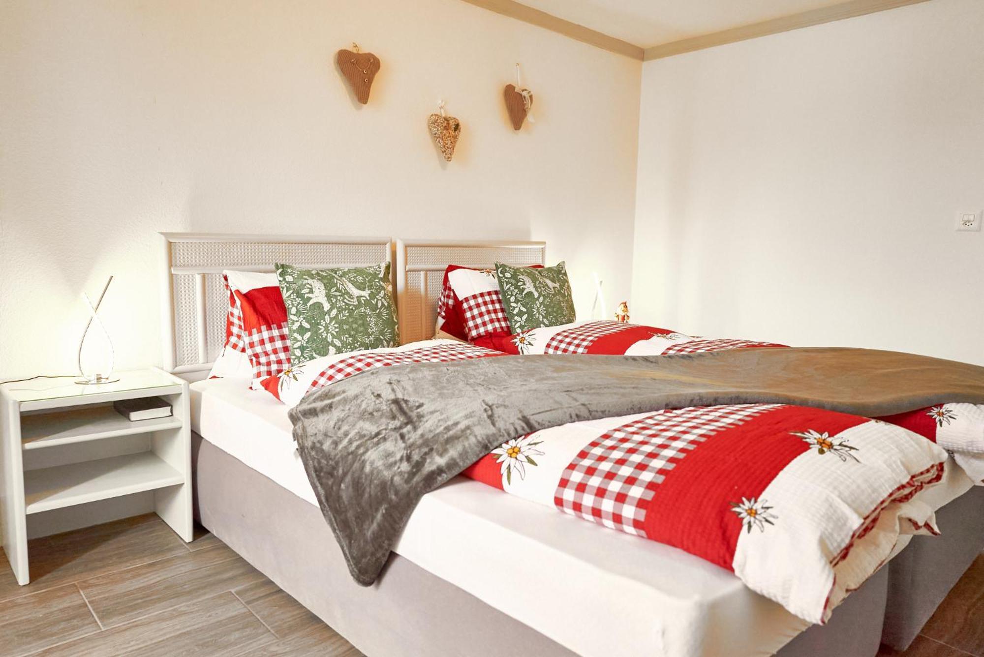 Double Room By Interlaken. Parking Därligen 외부 사진